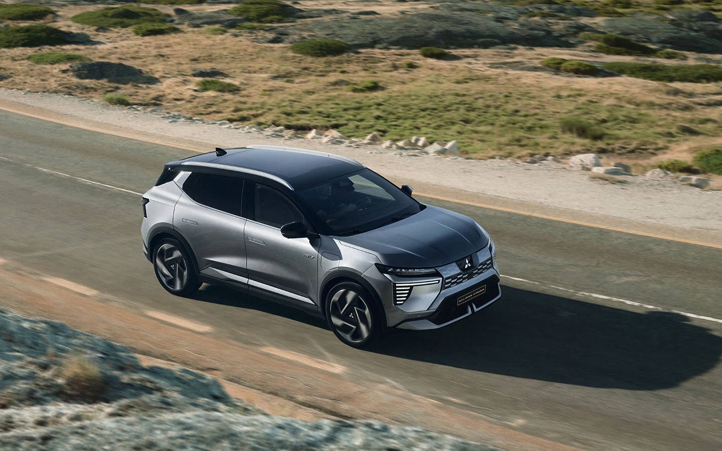 Foto: Mitsubishi Eclipse Cross kjører på en vei