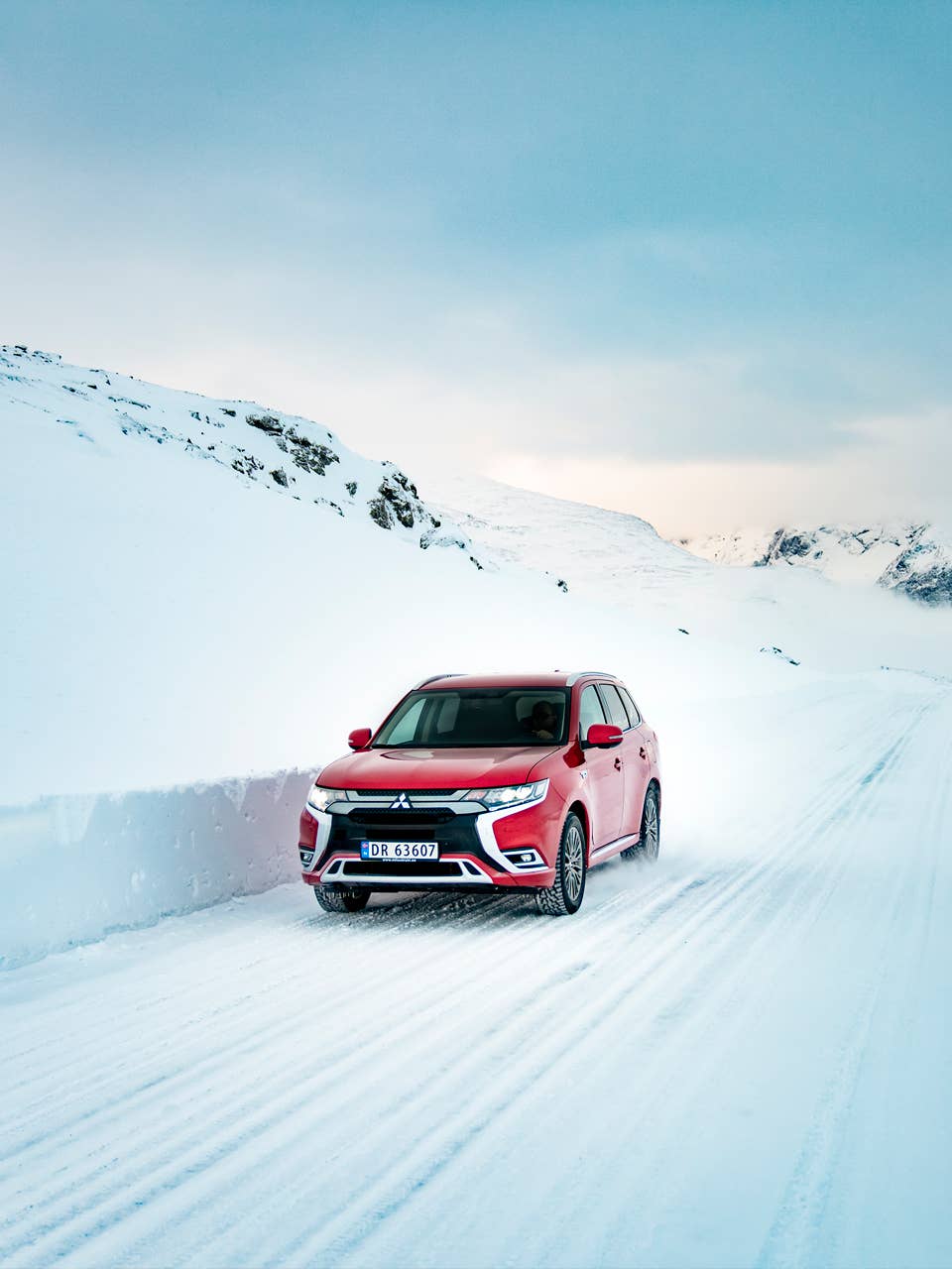 Foto: Rød Outlander PHEV 