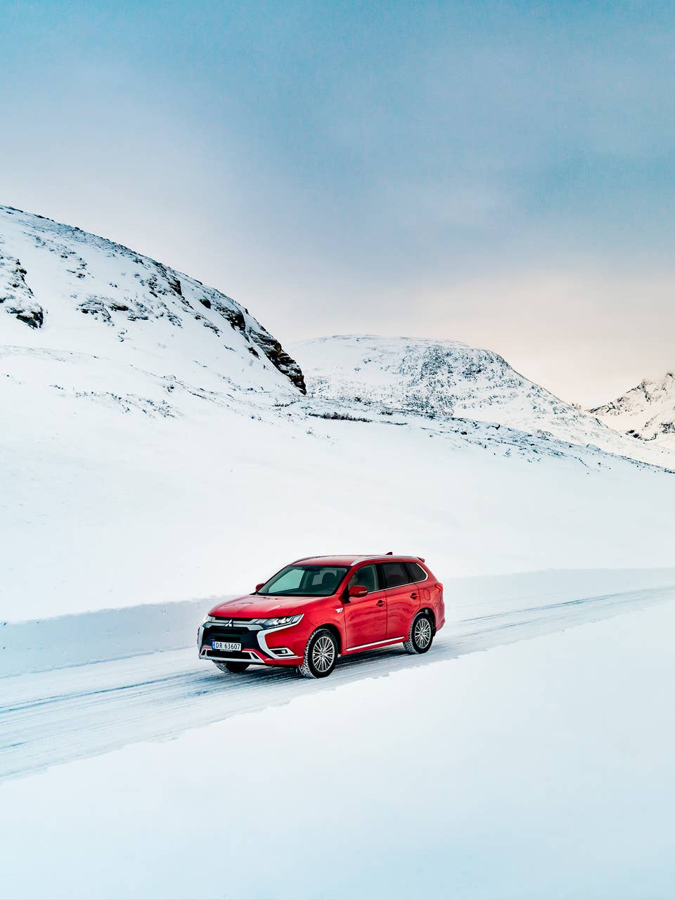 Foto: Outlander PHEV logo på panser