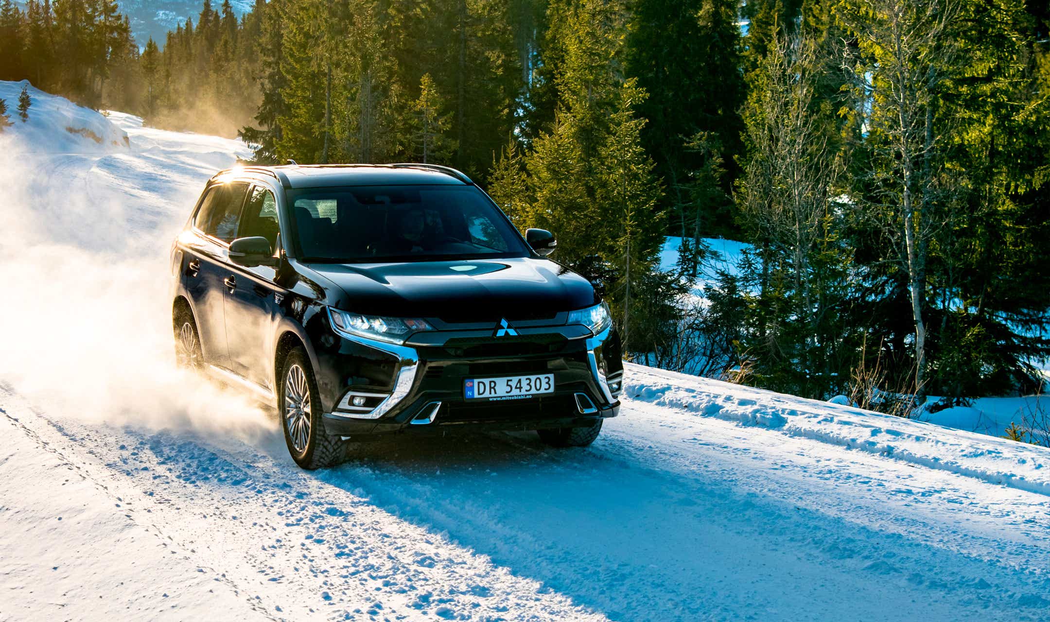 Foto: Outlander PHEV er full av sikkerhetssystemer