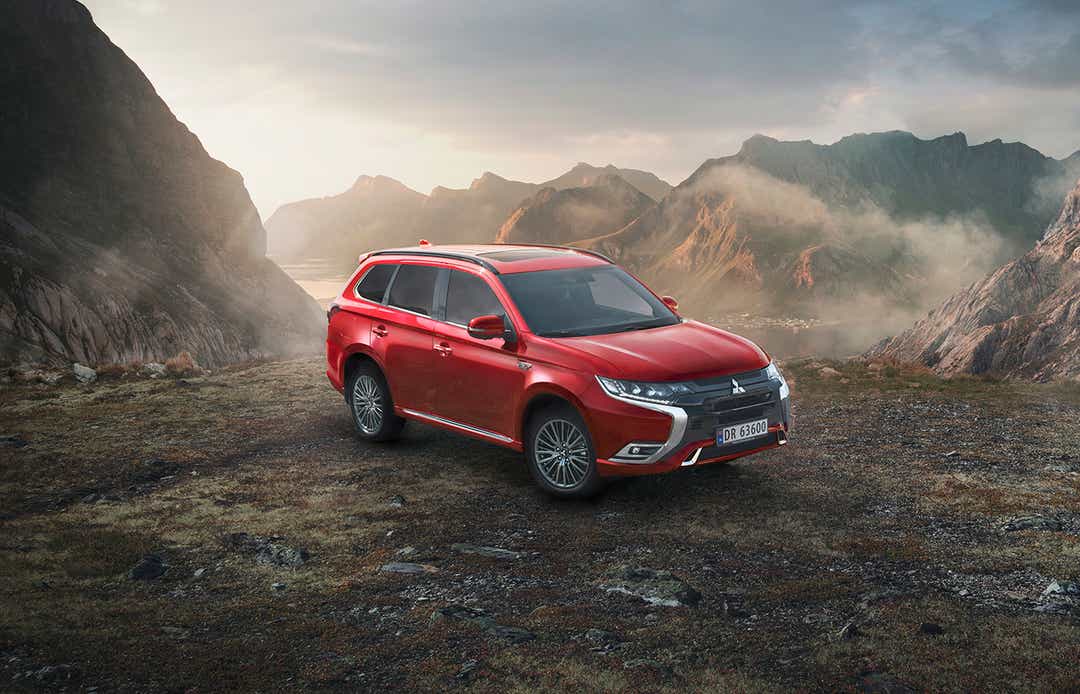 Foto: Outlander PHEV kjører lydløst i nabolaget