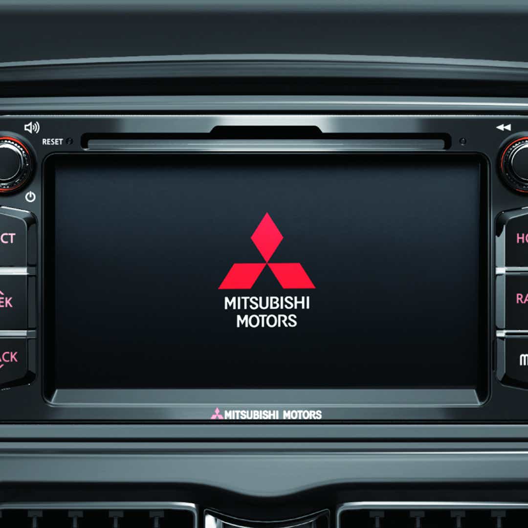 Foto: i-MiEV skjerm. MGN med radio, bluetooth og USB (smarttelefonkompatibel)