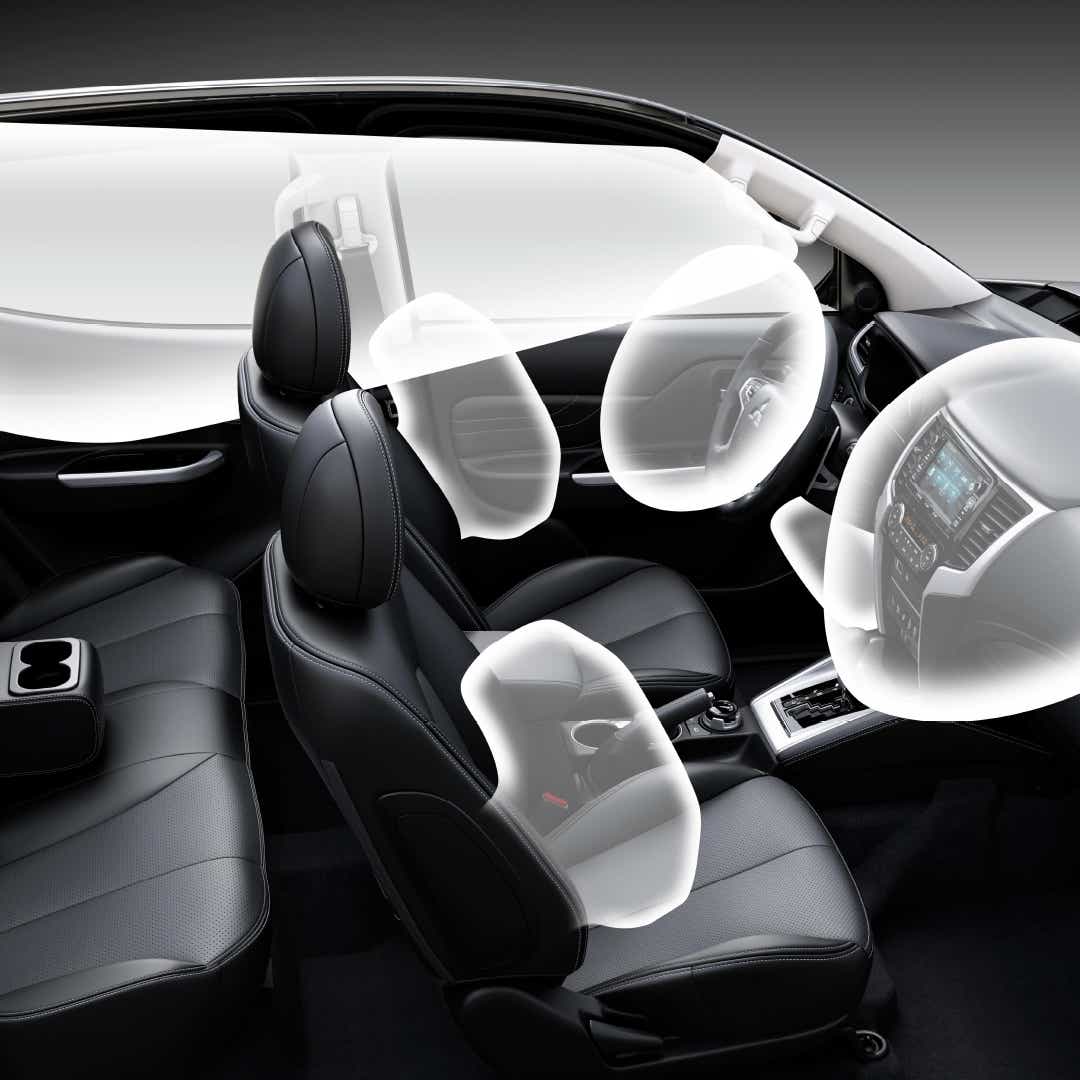 Foto. L200 innvendig og airbags.