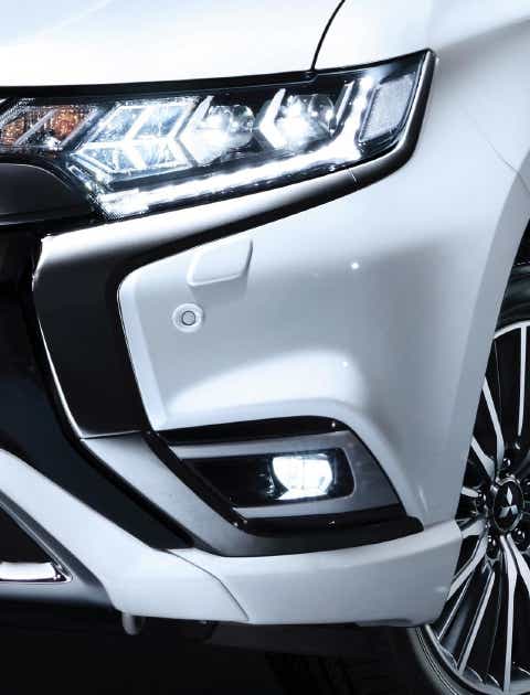 Foto: Outlander PHEV har LED frontlykter